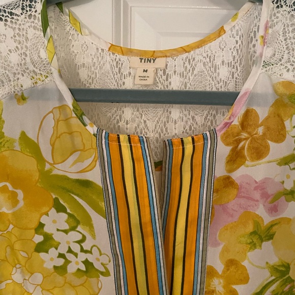 Tiny printed sleeveless top. - Picture 3 of 4